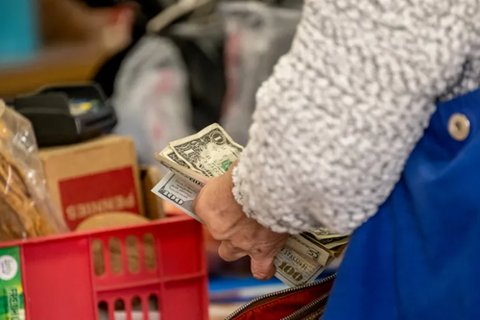 PFARhodeIsland's tweet photo. Analysts expect the U.S. dollar to weaken modestly in 2026 as Fed rate cuts and resilient global growth reduce demand for dollar assets. Despite the recent slide, the dollar remains the world’s dominant currency, with little evidenc https://t.co/uRe1nH44Ep https://t.co/zytAmvRxji
