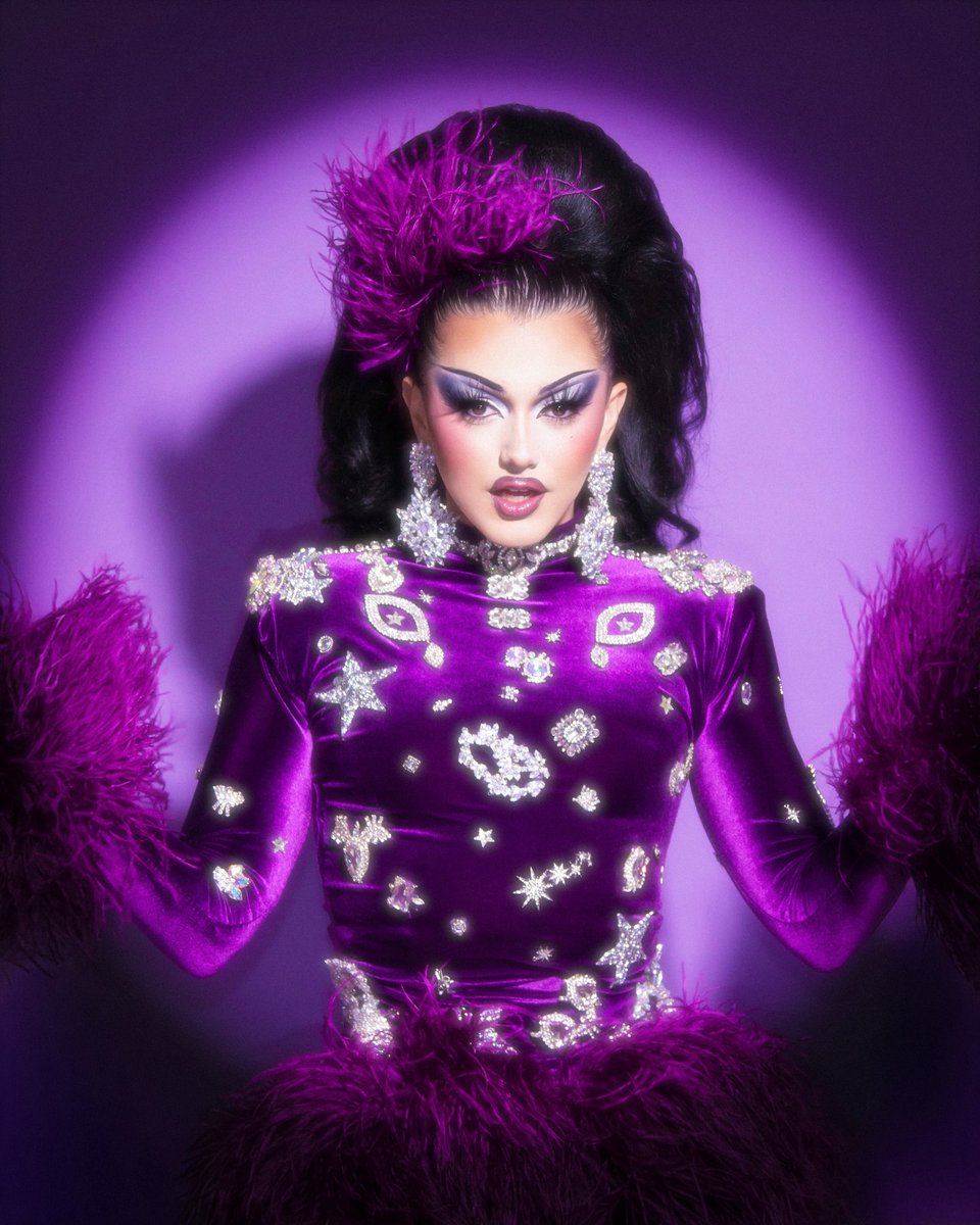 myki_meeks's tweet image. Hi! I’m Myki! But you? You can call me…. Myki! Entrance look for RuPaul’s Drag Race Season 18 💜