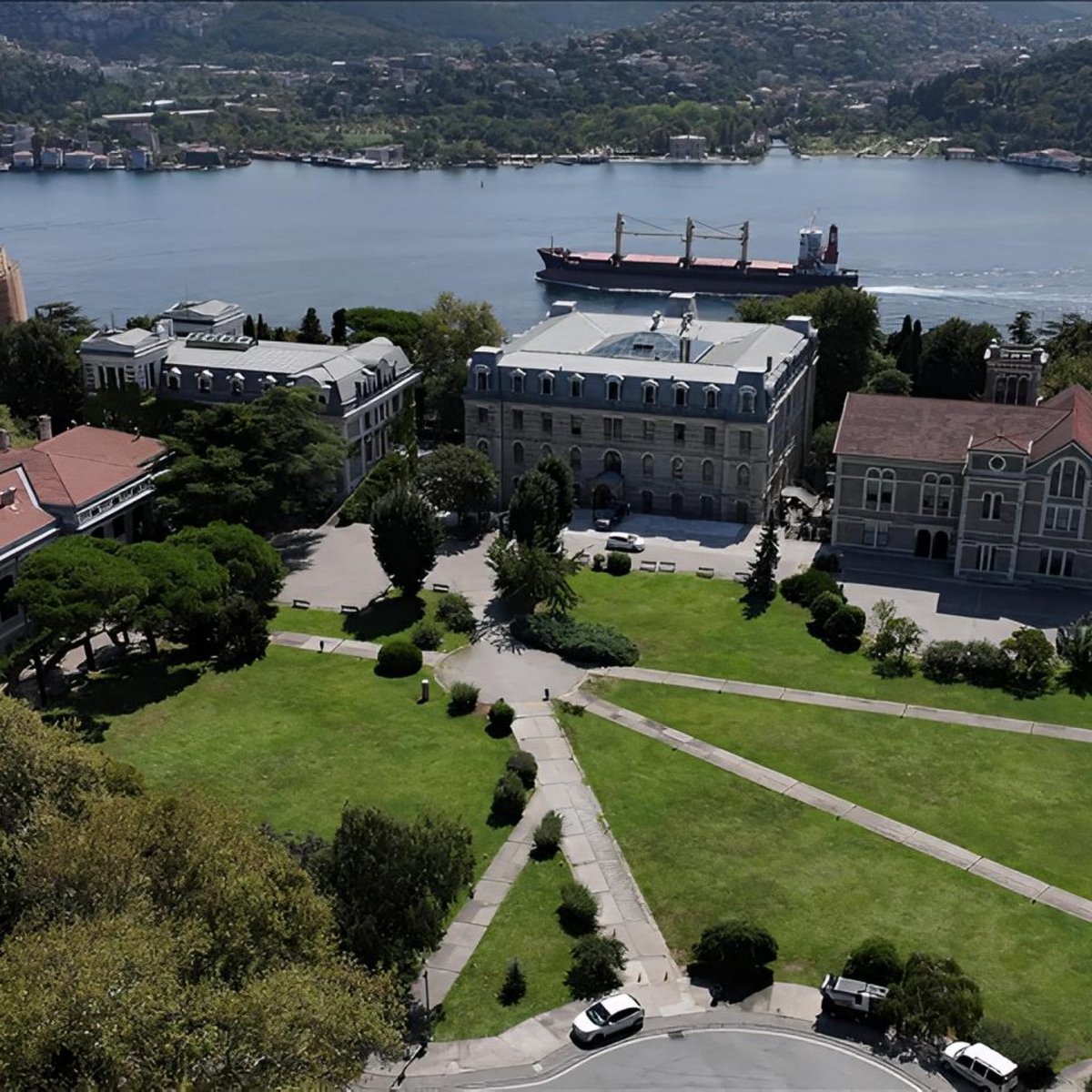 bgyetherr's tweet image. “3-5 gün sonra biter” denilen Boğaziçi Üniversitesi’ndeki kayyum rektör direnişi 6. yılına girdi.