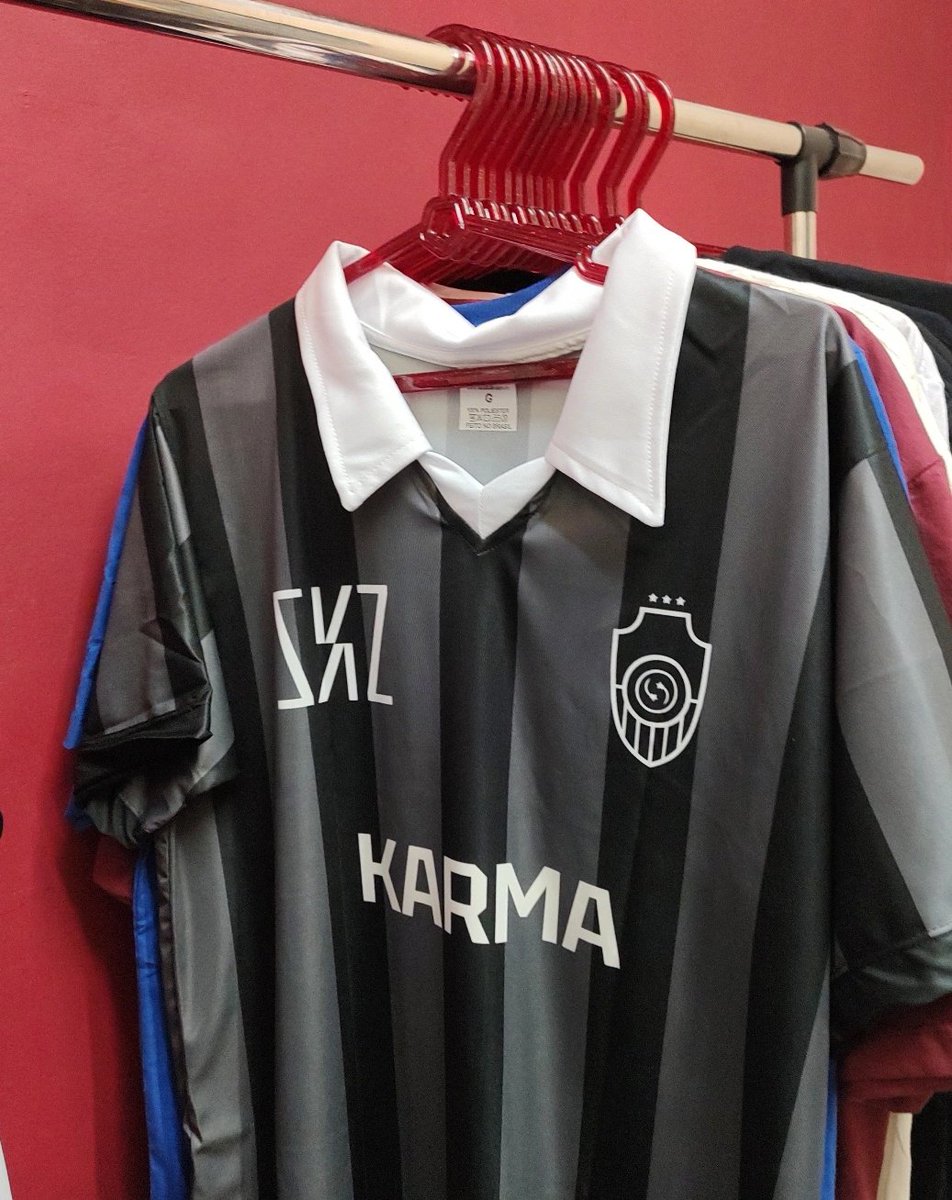 sam143c's tweet image. e se a gente fizesse camisas de time de outros grupos, o que vocês me dizem?