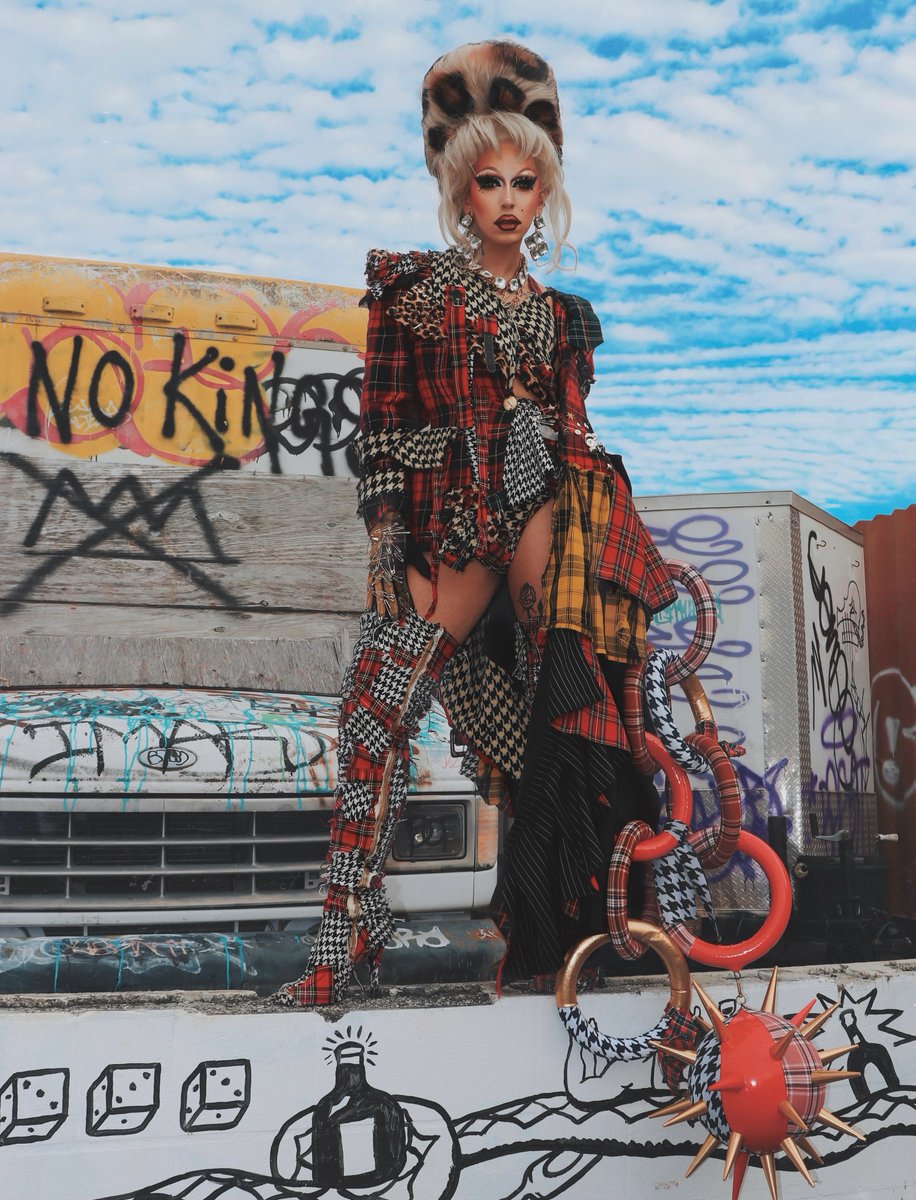 DragBasee's tweet image. Discord Addams looks knockout in her Entrance Look for #DragRace Season 18