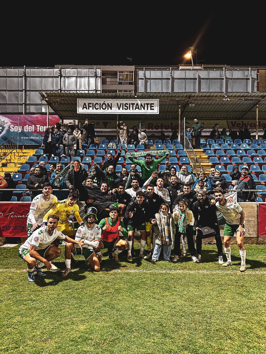 1300 kilómetros por una pasión, mi pasión💚

Te quiero @antequeracf 💚

3 puntazos y volvemos a casa🤩