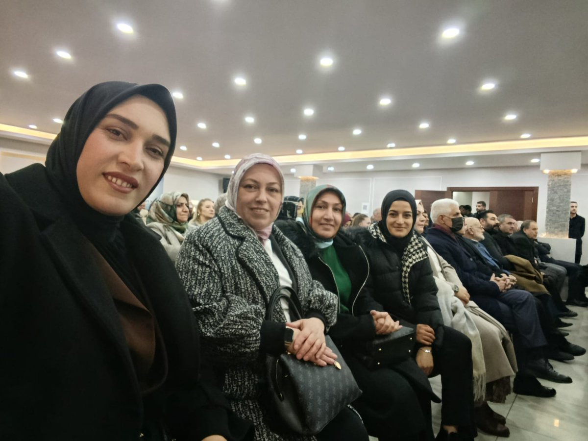 edrmtakkadinlar's tweet photo. İl Danışma Meclis Toplantısı 'na Edremit Kadın Kolları Başkanı @KaracanYuksel,ve İlçe Kadın Kolları Başkanları ile birlikte katılım sağladı.
Hayırlara vesile olsun.
@AKKADINGM @akkadinvann @ArvasAbdulahat @zerrin_alpaslan @OndilKenan @saitaytulunn https://t.co/xYrYujSpCs