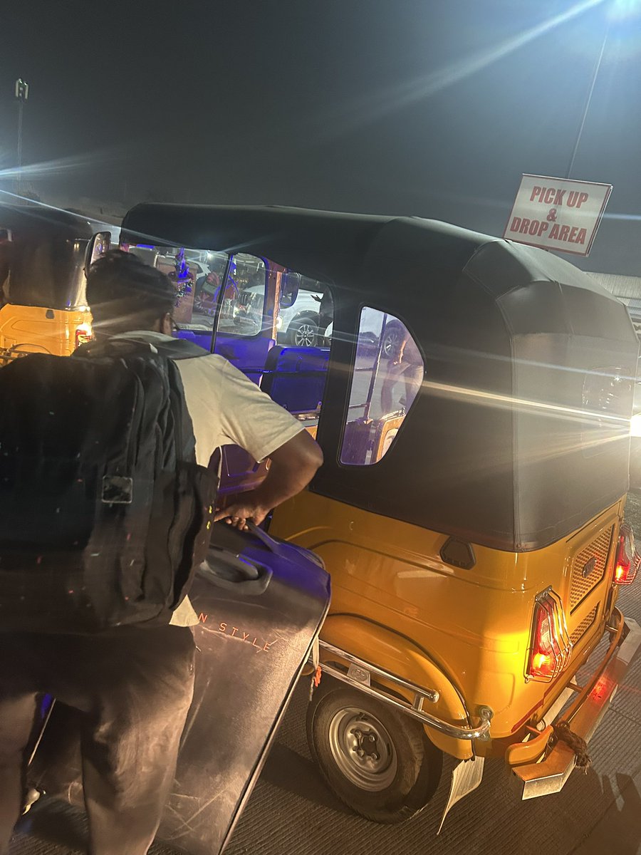 ranjith_babu9's tweet photo. Dear @Uber_India 
Is it the right way by your driver doing, he asked 50 rupees extra I denied it. He cancelled my ride in front of me and taken ride to other passengers. Here is the auto details for your reference. At night 12 o clock is the correct way https://t.co/r0bxFk0CHE
