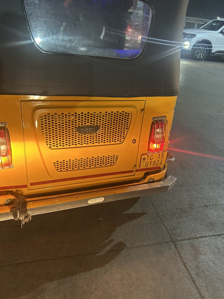 ranjith_babu9's tweet photo. Dear @Uber_India 
Is it the right way by your driver doing, he asked 50 rupees extra I denied it. He cancelled my ride in front of me and taken ride to other passengers. Here is the auto details for your reference. At night 12 o clock is the correct way https://t.co/r0bxFk0CHE