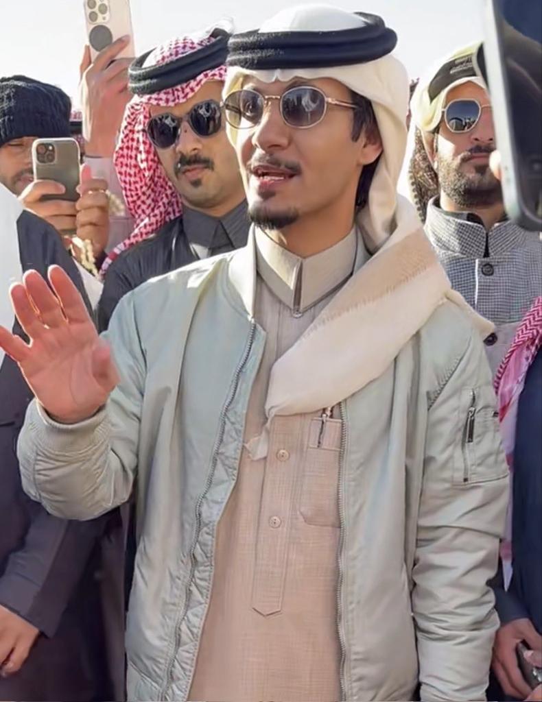 السلطة 

١- ساق الملايين في الويضحان وقلط بها لأصعب شوط 

٢_احتسى لضيوفه بأكبر مخيم فالصياهد

٣- حط عيال العشاير وعيال الضان على الصياني كرامة لربعة واللي معهم من الأجناب

٤- تبرع بالجائزة لعتق رقبة 

انت مكسب حقيقي للمزاين ولكل نبيل 
طبت وطابت مساعيك يبو ناصر