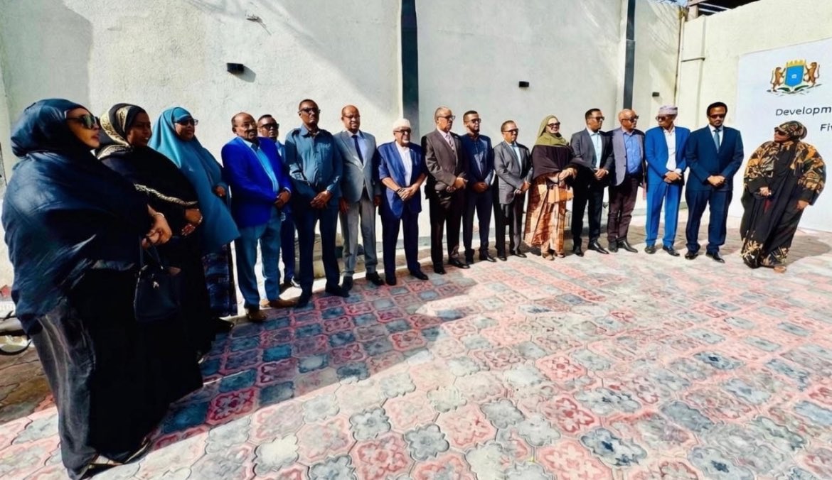 SuldanMohamed_'s tweet image. 𝟏𝟗𝟔𝟎𝐬-𝐄𝐫𝐚 𝐍𝐨𝐫𝐭𝐡𝐞𝐫𝐧 𝐔𝐧𝐢𝐭𝐞𝐝 𝐒𝐨𝐦𝐚𝐥𝐢 𝐏𝐚𝐫𝐭𝐲 (𝐔𝐒𝐏) 𝐑𝐞𝐯𝐢𝐯𝐞𝐝 𝐀𝐦𝐢𝐝 𝐍𝐨𝐫𝐭𝐡𝐞𝐫𝐧 𝐒𝐨𝐦𝐚𝐥𝐢𝐚 𝐓𝐞𝐧𝐬𝐢𝐨𝐧𝐬

Some MPs from the #Awdal, #Sool &amp;amp; #Sanaag regions have come together to revive the historic United Somali Party (USP), which…