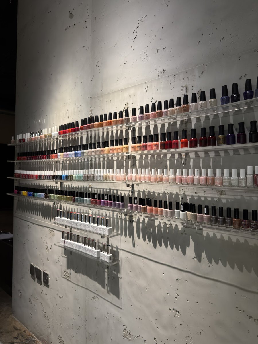 imroley's tweet image. if i was a place,
i’d totally be a nails spa