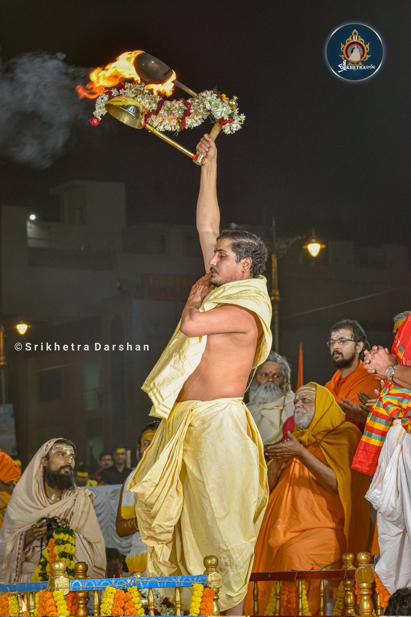 ତୀର୍ଥରାଜ ମହୋଦଧି ଆଳତୀ ର ବିଂଶତମ ବାର୍ଷିକ ଉତ୍ସବ ଅବସରରେ ଅନନ୍ତ ବିଭୂଷିତ ଜଗତଗୁର ଶଙ୍କରାଚାର୍ଯ୍ୟ ପୁରୀ ପୀଠ ସ୍ୱାମୀ ନିଶ୍ଚଳାନନ୍ଦ ସରସ୍ବତୀ ମହାଭାଗ ଙ୍କ ଦିବ୍ୟ କର କମଳ ରେ ସମ୍ପର୍ଣ୍ଣ ହୋଇଅଛି ।

#mahodadhiaarati #mahodadhi #jagannathdevotee #jagannahdham #Shankracharya