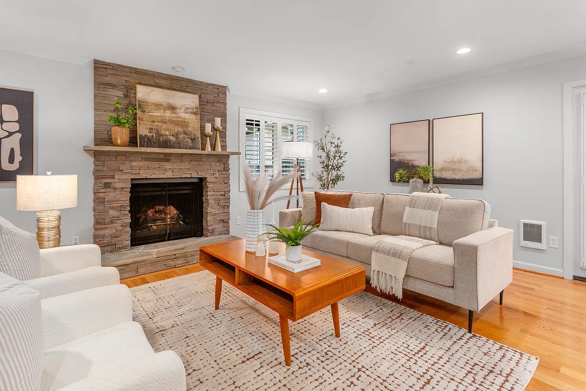 LHluxuryhome's tweet image. 🚨OPEN HOUSE🚨

📍343 5th St APT 1
Lake Oswego, OR 97034

🗓️Saturday, January 3rd: 2-4pm
🗓️ Sunday, January 4th: Noon-4pm

2 bd | 2 ba | 910 sqft 

$500,000

#openhouse #openhousesunday #lakeoswego #realestate #sundayopenhouse #saturdayopenhouse #openhousesaturday #realtor #pdx