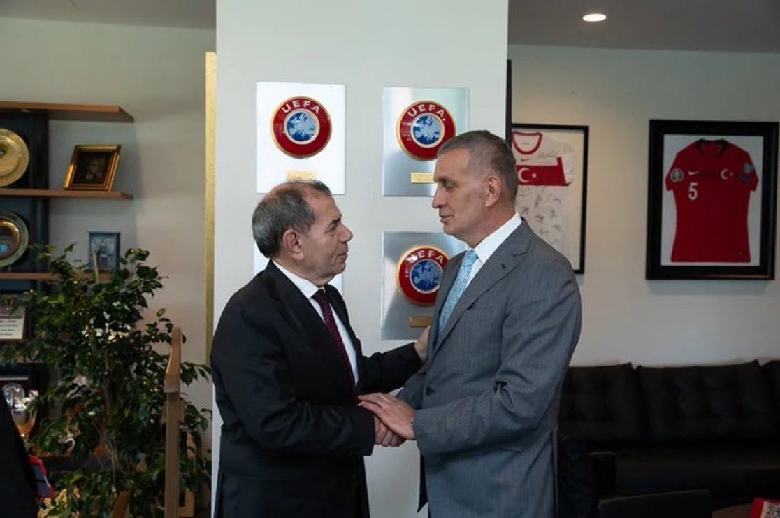 Sinek 2 li istifasını isterken 😎