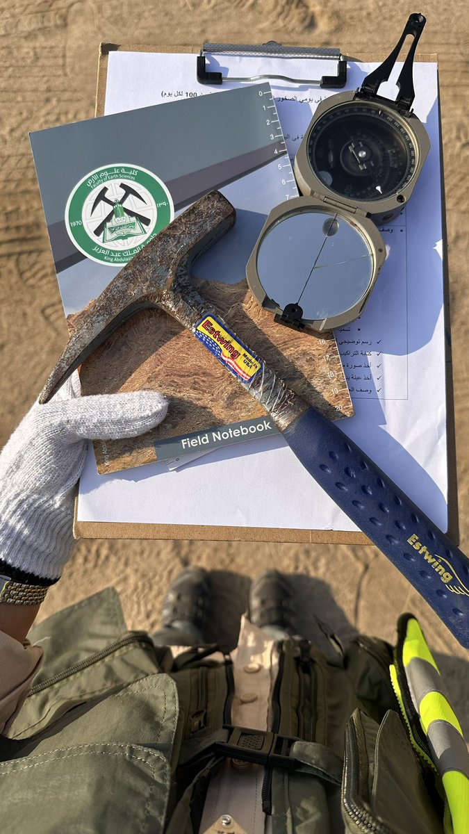 Lamar_Sohil's tweet photo. January 3rd, 03:20 | Field Highlights

GPS mapping of four igneous outcrop stations, dikes and xenoliths observed, relative age identified, vesicular basalt with amygdaloidal texture, plus sampling, notes, and sketching.

#كلية_علوم_الأرض
#جامعة_الملك_عبدالعزيز https://t.co/iUT7VjBFbM