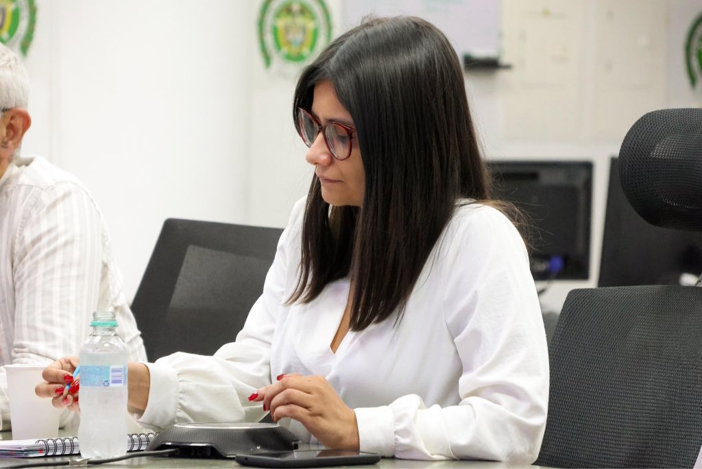 DapreCol's tweet image. La Directora del DAPRE y Secretaria General de Presidencia Angie Lizeth Rodríguez Fajardo, coordinó durante la madrugada y la mañana de hoy dos Consejos de Seguridad, enfatizando que proteger la democracia es proteger al Presidente de la República, @petrogustavo.

Estos espacios…