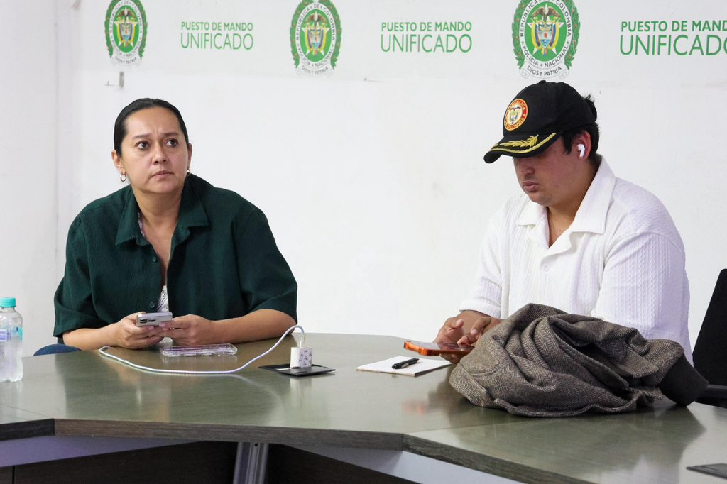 DapreCol's tweet image. La Directora del DAPRE y Secretaria General de Presidencia Angie Lizeth Rodríguez Fajardo, coordinó durante la madrugada y la mañana de hoy dos Consejos de Seguridad, enfatizando que proteger la democracia es proteger al Presidente de la República, @petrogustavo.

Estos espacios…