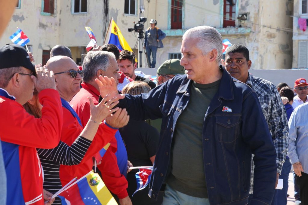 Colina_CTCuba's tweet photo. 🇻🇪🇨🇺Desde la Tribuna Antimperialista #CubaConVenezuela en una sola voz, contra la barbarie y la injerencia yanqui. El presidente @DiazCanelB encabezó el acto solidario. https://t.co/pOlFNrV3i7