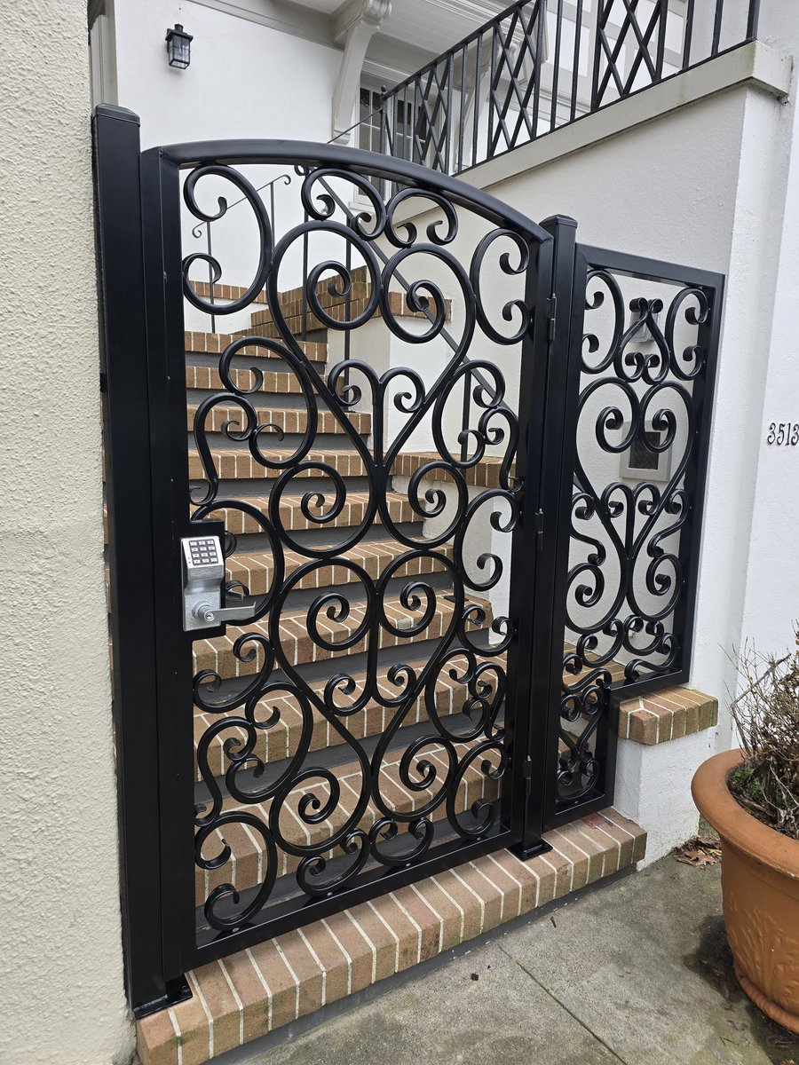 TheExpertGateUs's tweet image. Steel pedestrian gate &amp;amp; fence installation with a keypad lock in San Francisco.
Custom-built steelwork that combines security, durability, and elegant design.
📍 Serving San Francisco &amp;amp; the entire Bay Area
📞 (925) 766-8893
🌐 theexpertgate.com

#SteelGate #PedestrianGate