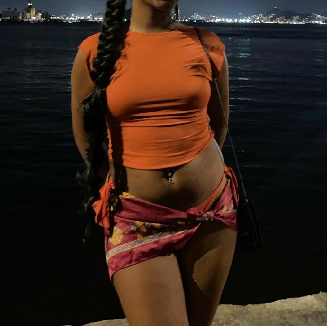 auttkp's tweet image. andei sumida, tava trabalhando muito, mas tô voltando a ativa pra vcs!!! feliz ano novo pretinhas e pretinhos ✨️🫶🏾