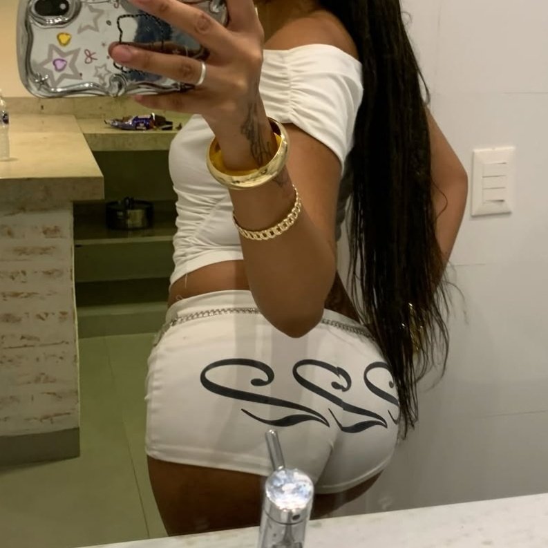 auttkp's tweet image. andei sumida, tava trabalhando muito, mas tô voltando a ativa pra vcs!!! feliz ano novo pretinhas e pretinhos ✨️🫶🏾