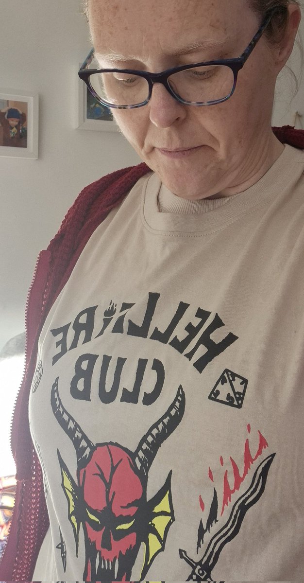 SecondRowCF's tweet image. I LOVED the #StrangerThings finale. I don't get people not liking it. But I also don't care.

I bawled, for a long time. It was perfect to me. Bittersweet, just as life is. I shut the world out, curled up on the sofa in a Hellfire shirt and throughly enjoyed every second. ❤️