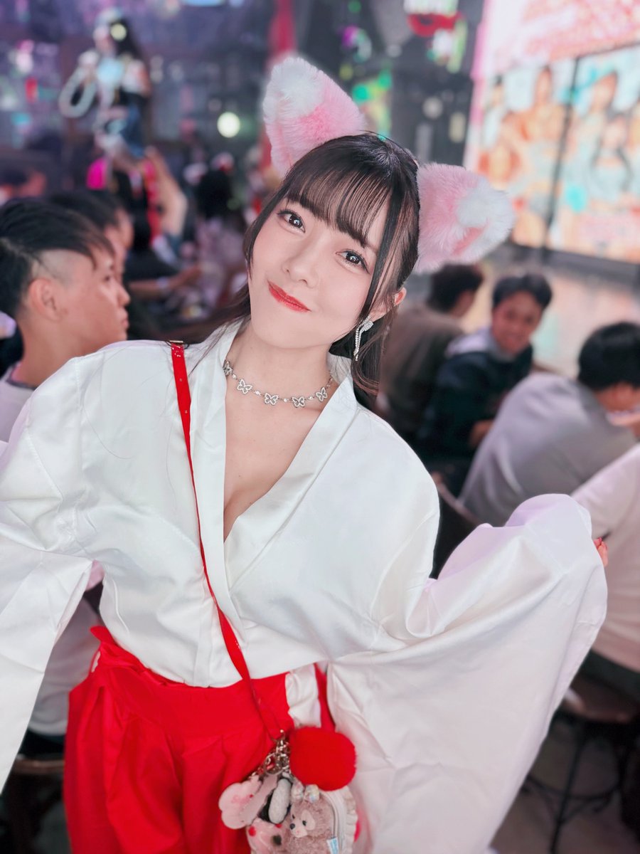 2026.01.03 🎀巫女イベント🎀
ゆかちゃ🍒 Queen演目👑
１部 ▶︎ メドレー（歌）
２部 ▶︎ material girl
３部 ▶︎ 職業かわいい
本年初出勤でした‼︎元気で可愛いゆかちゃに沢山の推しがいて最高だったね🫶
今年もよろしくお願いします🐨
#ゆか #63ANGEL #burlesque東京