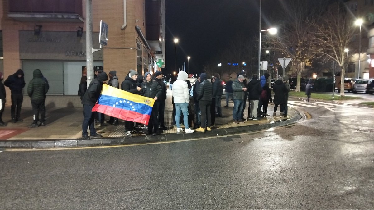 jaimeiribarren's tweet photo. #Berriozar Eraso inperialistarik ez Venezuelak Burujabetza! Venezuelar Herriarekin bat! https://t.co/EM2k0q4JXY