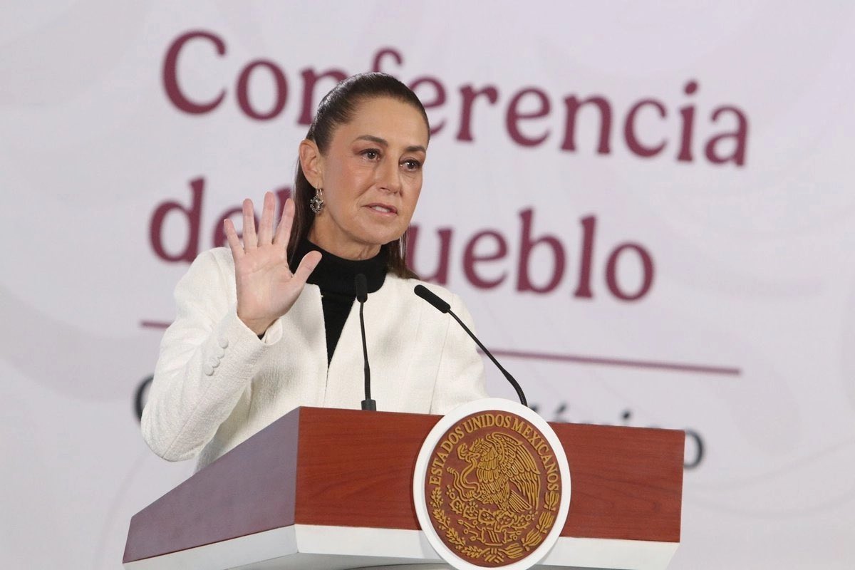 Juan_OrtizMX's tweet image. 🗳️📌  ¿QUÉ PASÓ EN VENEZUELA? AQUÍ UN RESUMEN

Si no estuviste pendiente, esto es lo que pasó a grandes rasgos en las últimas 12 horas:

1. Estados Unidos lanzó una operación militar en Venezuela.

Hubo ataques en la capital, Caracas.

Donald Trump confirmó que Nicolás Maduro fue…