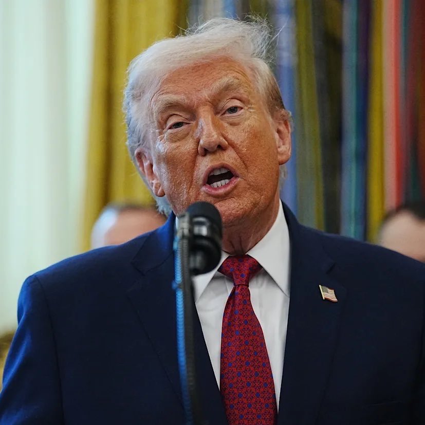 Juan_OrtizMX's tweet image. 🗳️📌  ¿QUÉ PASÓ EN VENEZUELA? AQUÍ UN RESUMEN

Si no estuviste pendiente, esto es lo que pasó a grandes rasgos en las últimas 12 horas:

1. Estados Unidos lanzó una operación militar en Venezuela.

Hubo ataques en la capital, Caracas.

Donald Trump confirmó que Nicolás Maduro fue…