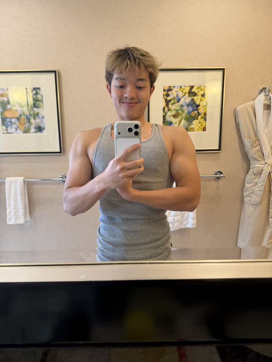 jasontheween's tweet image. Before the Diamond Gym 😁