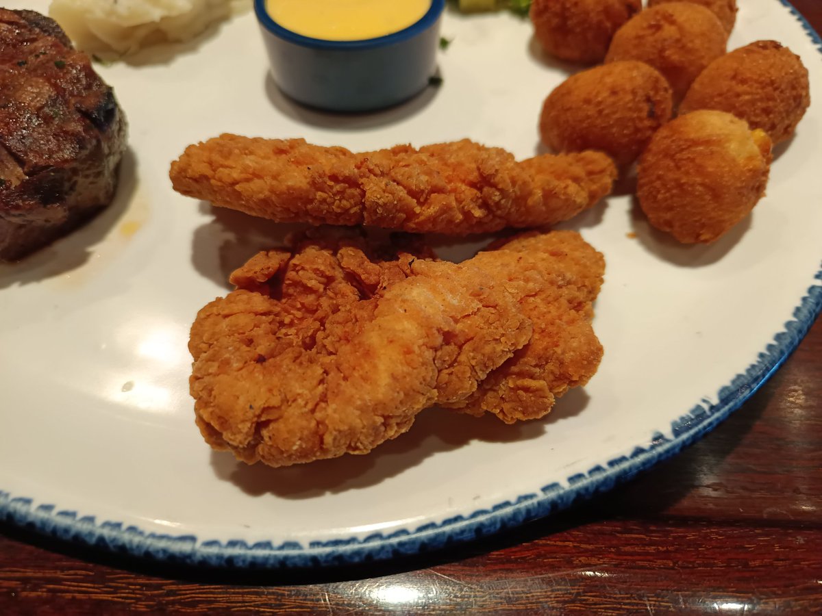 RLLoverJoe's tweet photo. #SecretMenu 6 oz. Filet Mignon: Tender & grilled with our signature seasoning. Served two sides (mashed potatoes, hush puppies) AND KIDS Crispy Chicken Tenders Served with choice of side (steamed broccoli) @RedLobster Georgesville Rd #RedLobster Columbus Ohio https://t.co/Qi6MbROMZx