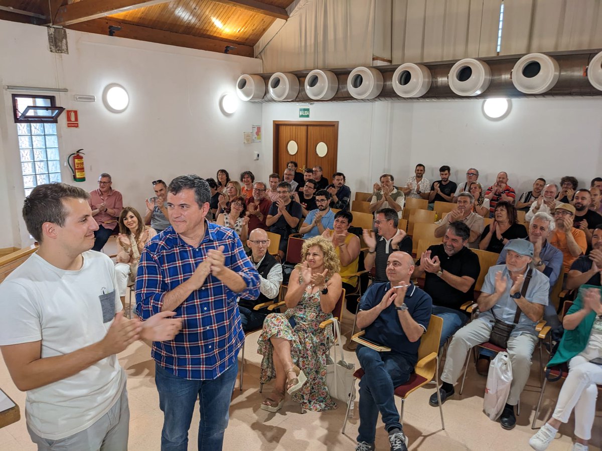 JoaquinPalacin's tweet photo. Hoy se ha decidido que @jorge_pueyo95  va a ser el candidato def CHA al Gobierno de Aragón.
Estoy seguro que le ira bien,  es trabajador, constante, muy aragonesista.
Mucha suerte y a mejorar la vidad de la gente. https://t.co/JVXeF3MA9T