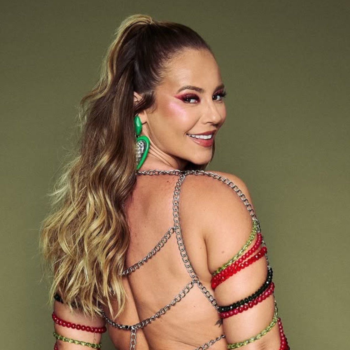 HumorQueCola's tweet image. Paolla Oliveira deve voltar a assumir o posto de rainha de bateria da Grande Rio em 2027, no lugar de Virginia.

Após o fim do namoro com o cantor Diogo Nogueira, o retorno da atriz à escola já é dado como certo, segundo o jornal Extra.