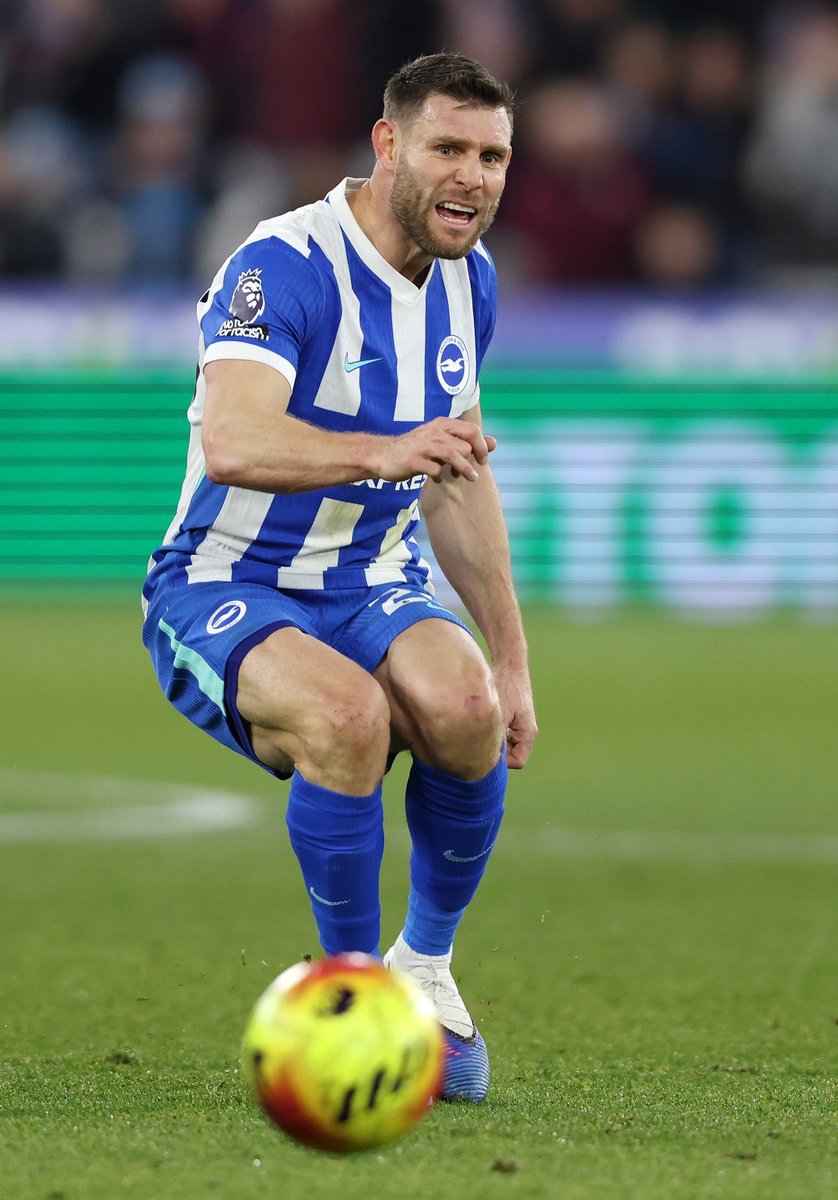 Footballtweet's tweet image. 🗣️ Jordan Henderson: “Milner sets the standard every day. Training, recovery, mentality — he’s elite at all of it.”

🗣️ Steven Gerrard: “James Milner never hides. Whatever role you give him, he delivers.”

🗣️ Virgil van Dijk: “He’s one of the fittest players I’ve ever seen. His…