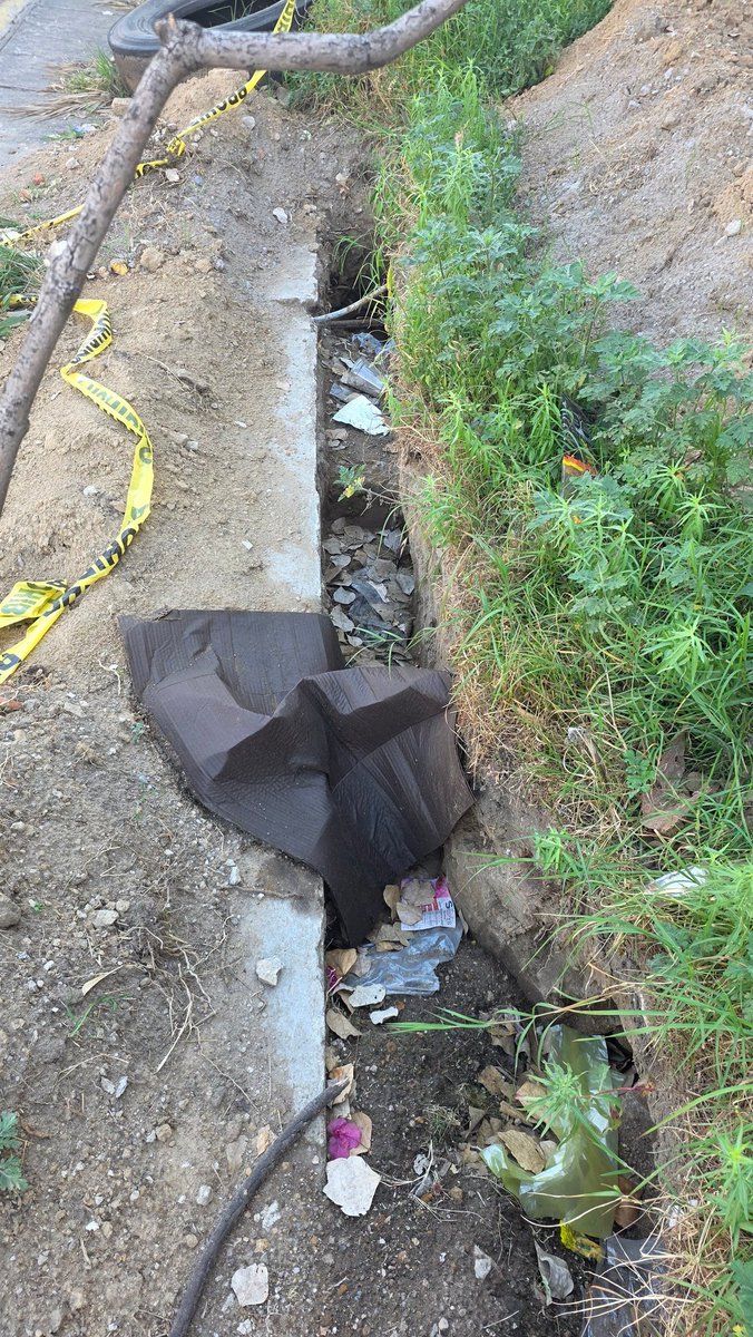 Desde hace 2 meses vinieron a destapar para revisar la tubería y dejaron abierto, acá va a suceder una tragedia y alguien se podrá caer, vengan a tapar por favor. Reforma sur 108, Colonia La Paz <a href="/AguadePuebla/">Agua de Puebla</a> <a href="/PueblaAyto/">Puebla Gobierno de la Ciudad</a>