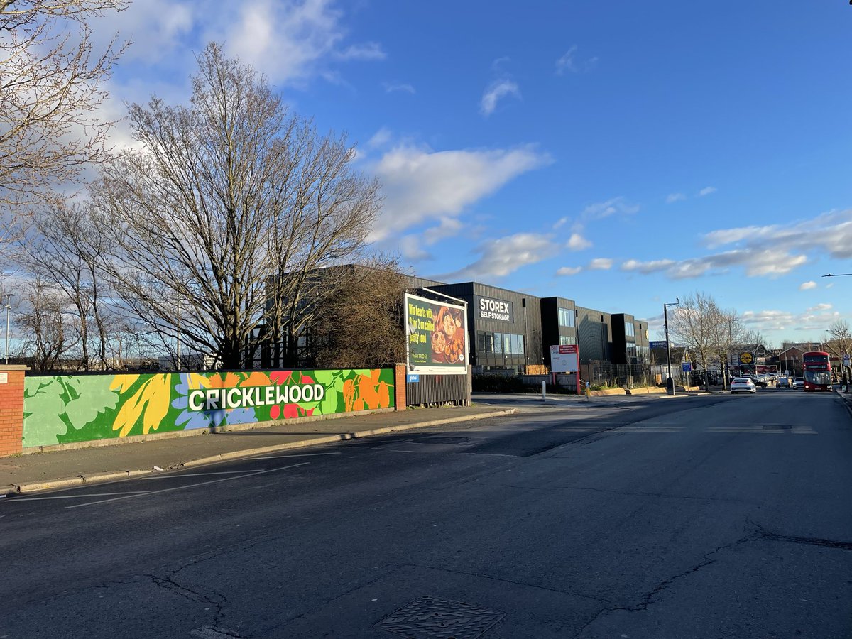 Happy New Year!

Blue sky thinking on this sunny and cold day in #Cricklewood.