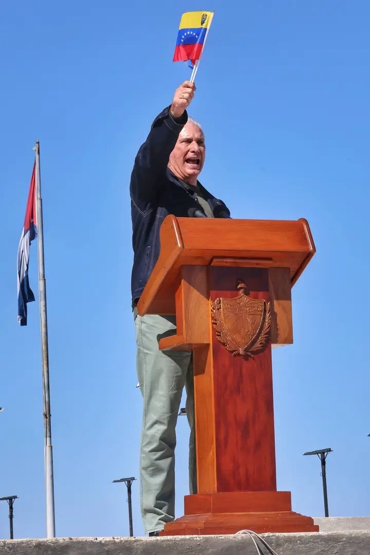 🇨🇺 "Cuba condena y denuncia esas acciones como acto de terrorismo de Estado.Un asalto criminal contra Nuestra América,Zona de Paz;una violación de la soberanía de una nación que es símbolo de independencia, dignidad y solidaridad".
#Venezuela
<a href="/DiazCanelB/">Miguel Díaz-Canel Bermúdez</a> 
<a href="/PartidoPCC/">Partido Comunista de Cuba</a>