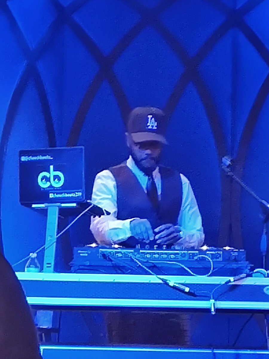 MacMane_SSO's tweet photo. @cheech219 had the HardRock Casino Northern Indiana rocking last night...standing room only https://t.co/SRpgGrKCWR