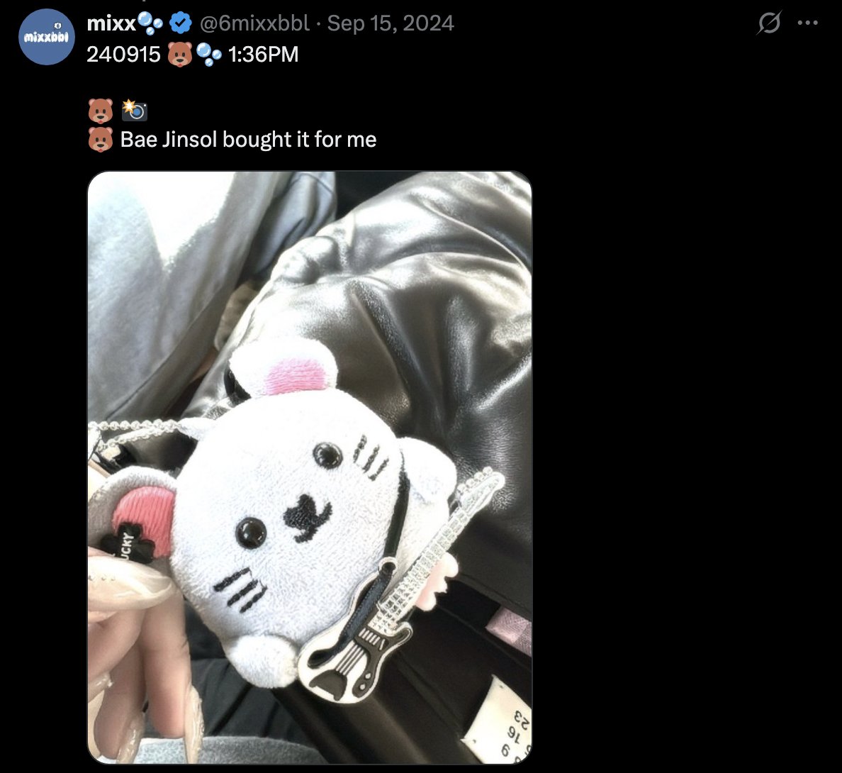 tinytangerines_'s tweet image. bae closes her eyes and clicks buy the moment she sees any keyring that remotely reminds her of haewon