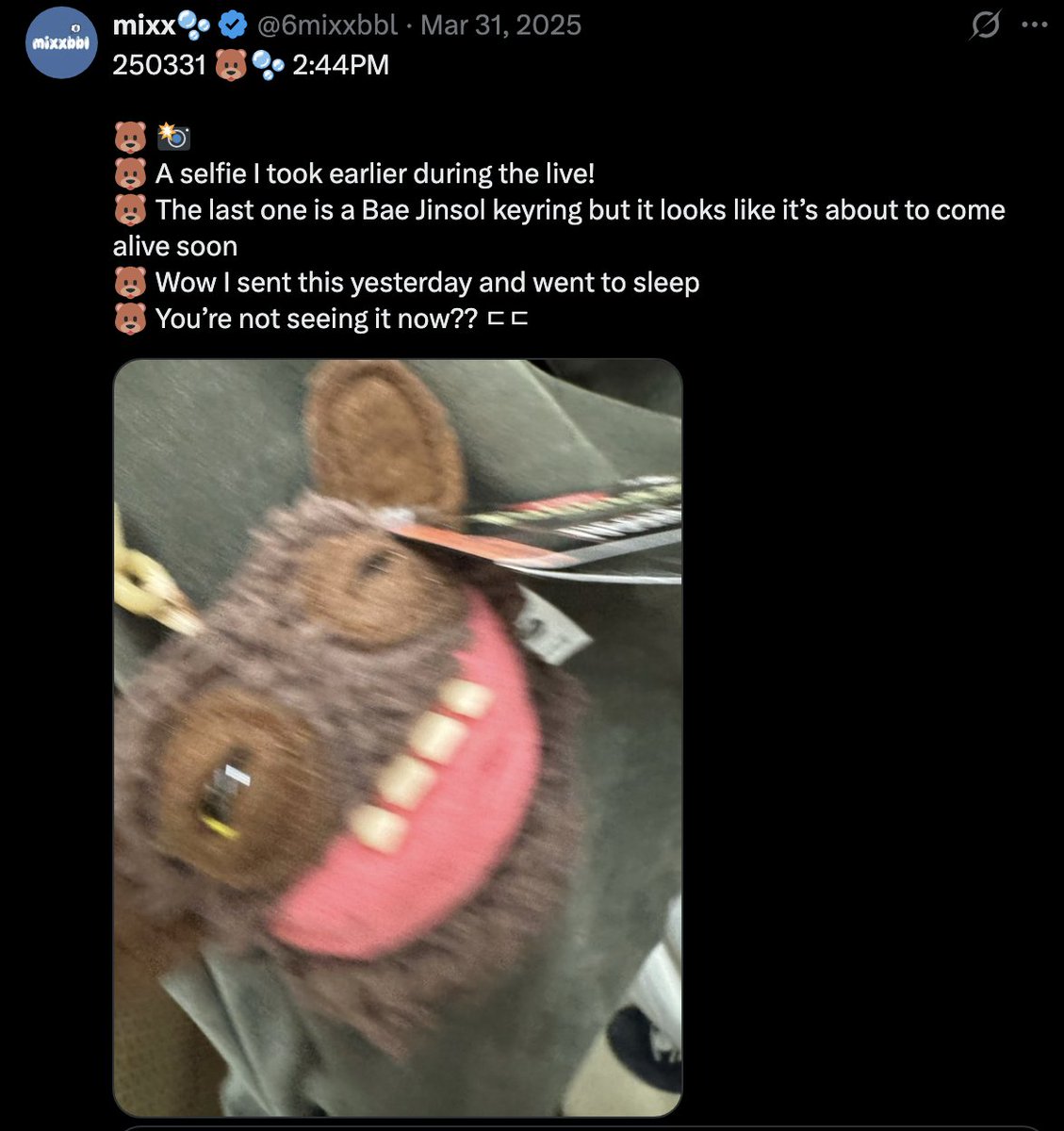 tinytangerines_'s tweet image. bae closes her eyes and clicks buy the moment she sees any keyring that remotely reminds her of haewon