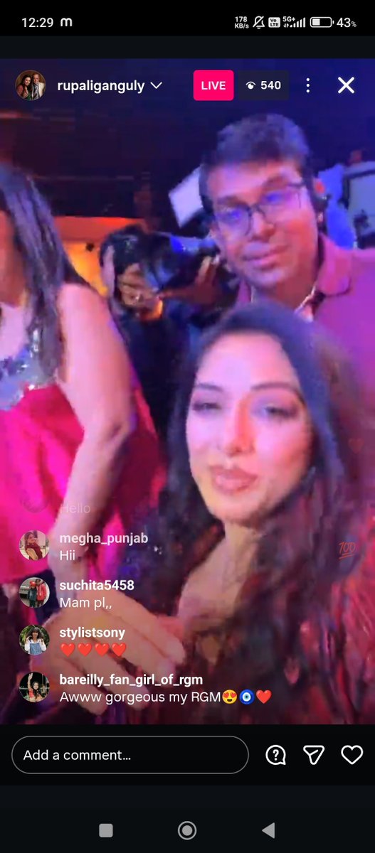dreamgirlanurup's tweet photo. Someone came live guys ๐ #cutiepie #Anupamaa #RupaliGanguly #babuu @TheRupali ๐ https://t.co/wmgLyriVSe