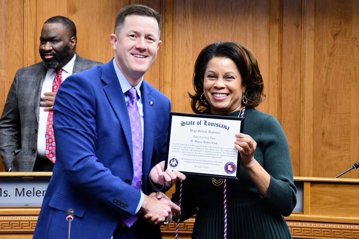doelouisiana's tweet image. Louisiana will honor the Class of 2026 with a special #America250 diploma seal. 

@BESE_LA student rep Beija Lopes-Morgan joined @cadebrumley to preview the seal &amp;amp; new honor cord recognizing excellence in civics education.

Learn more: ow.ly/Ar9I50XRj6w
#laed #lalege #lagov