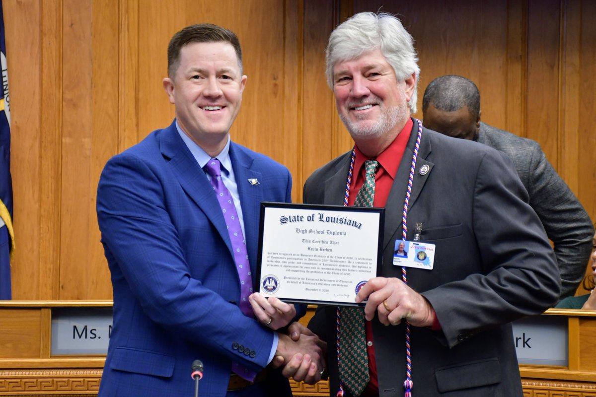doelouisiana's tweet image. Louisiana will honor the Class of 2026 with a special #America250 diploma seal. 

@BESE_LA student rep Beija Lopes-Morgan joined @cadebrumley to preview the seal &amp;amp; new honor cord recognizing excellence in civics education.

Learn more: ow.ly/Ar9I50XRj6w
#laed #lalege #lagov