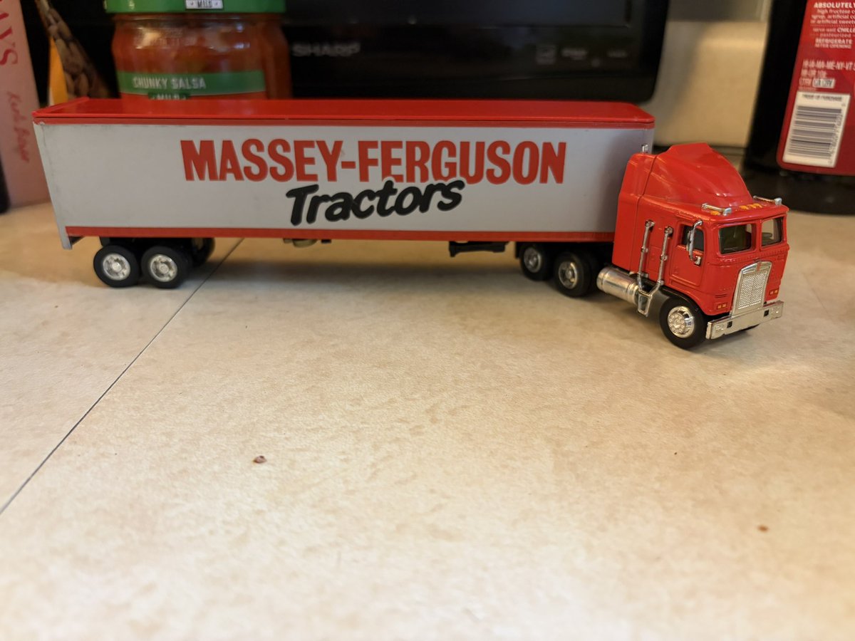 wsaeugling14's tweet photo. Took the family to a farm toy show today. More like my family took me to the farm toy show 🤣 https://t.co/mVKeLQUpvo