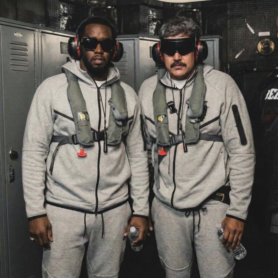 mooncatcherxbt's tweet photo. @elonmusk @petrogustavo the niketech avengers failed https://t.co/uzRGhQSxhP