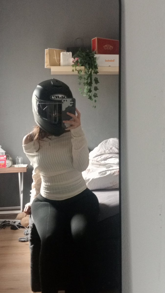 HIyuzux's tweet image. ♡ on the hunt for #moots

She/her, 19
Val, cyberpunk, bg3, fnaf
fantasy, gaming, reading, writer
aot, jjk, Sao, manga, 

looking for friends to interact with :&amp;lt;

↻ / ♡ to be moots!
.
.
.
#promotwt #valtwt #gamingtwt #pftwt #promotwt #moothunt