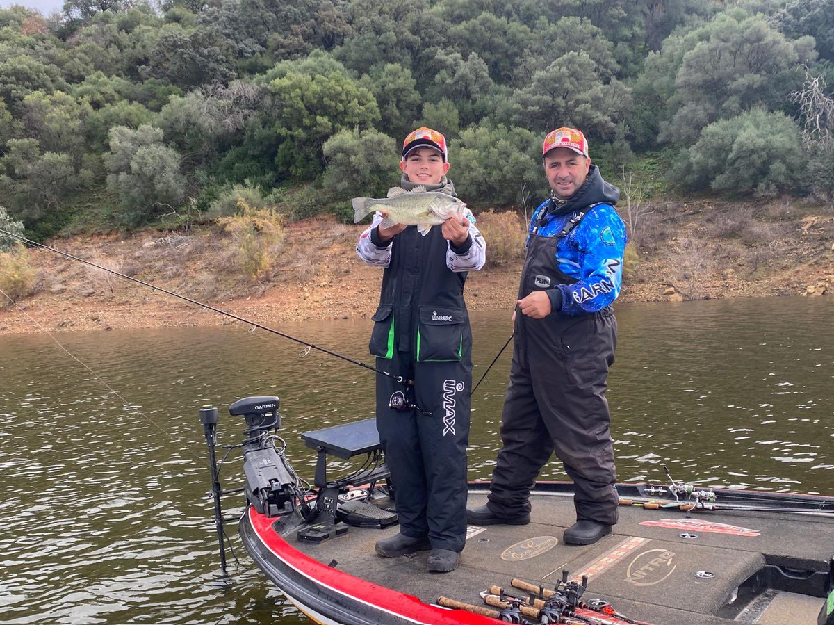 Como bien saben los pescadores de agua dulce, en invierno los peces reducen su actividad y cuesta mucho conseguir alguna captura, y más con clima cambiante como hoy, que nos ha caído un buen aguacero. <a href="/FAPescaDeport/">FAPD</a>