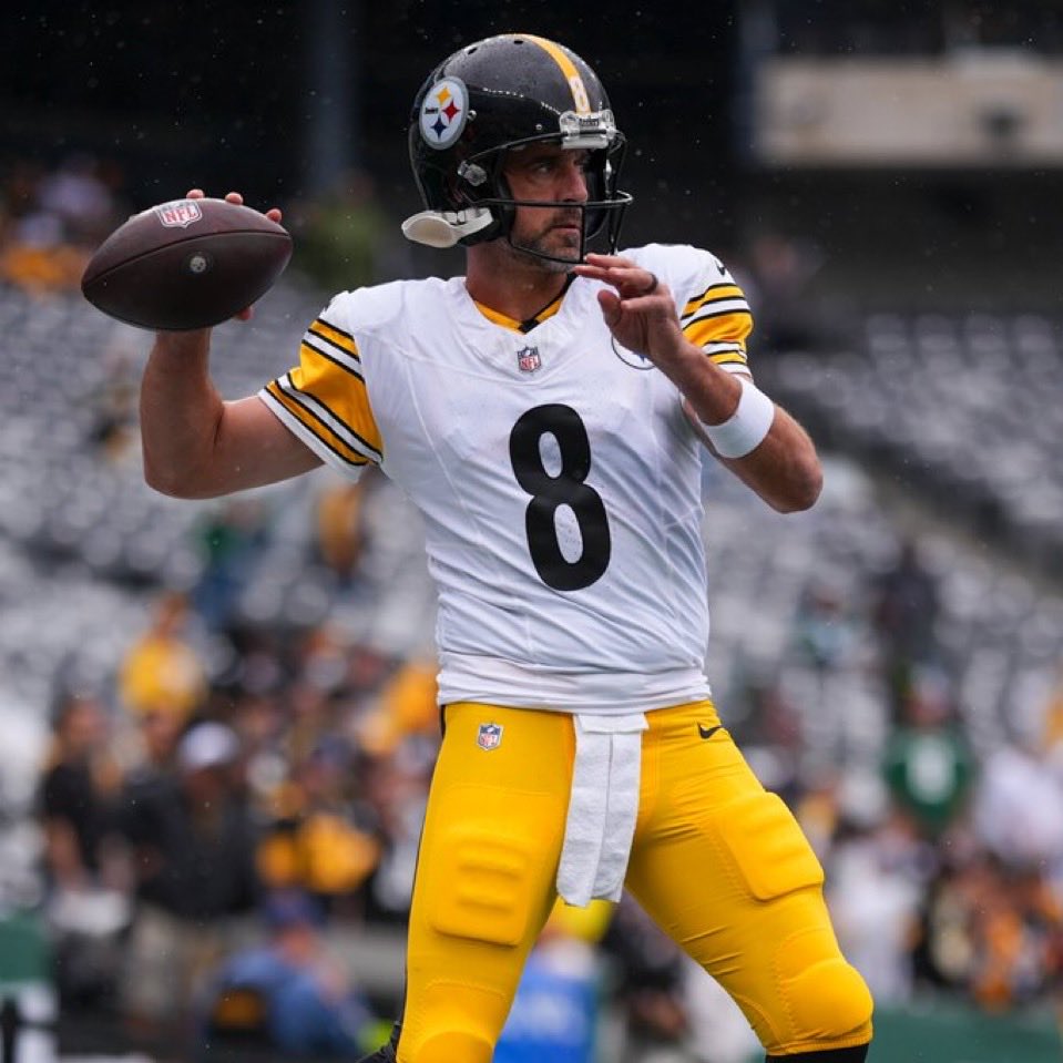 NFL_Talk_Sports's tweet image. Highest pass TD-INT ratio in NFL history:

1. Aaron Rodgers - 4.3 (526 TD, 123 INT)