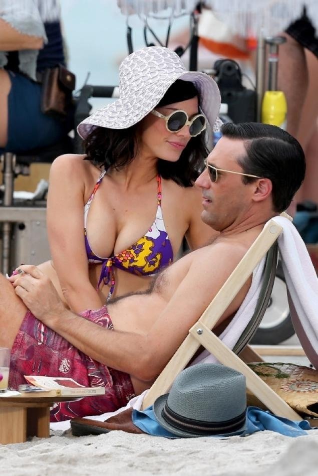 The mystery tweet media