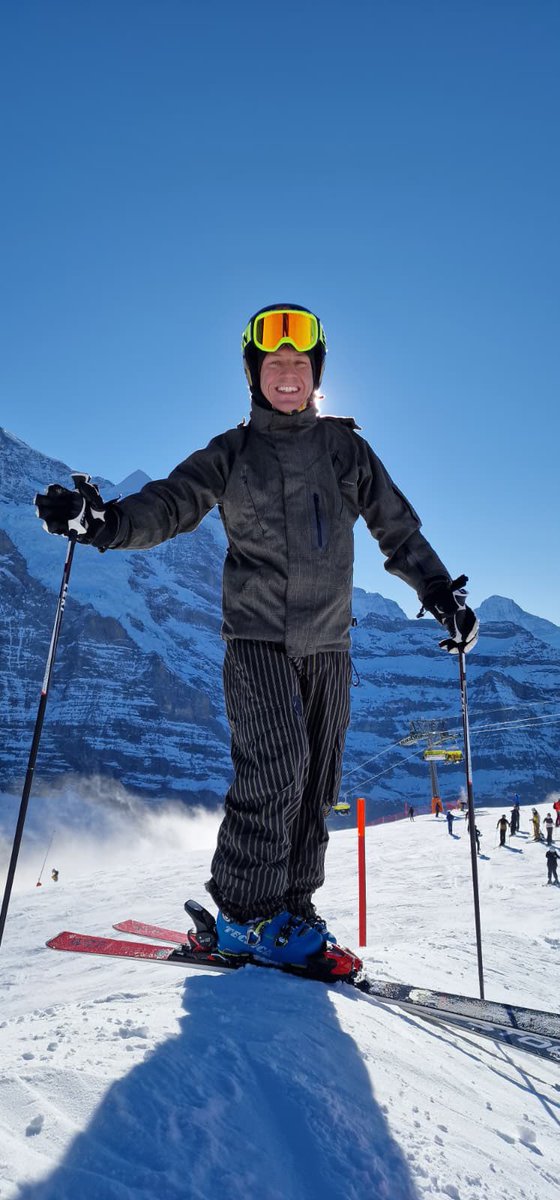 DomiAegerter77's tweet image. ❄️☀️
Sunshine, amazing snow conditions and the iconic Eiger, Mönch &amp;amp; Jungfrau in the background.
Days like this remind me why the mountains are pure magic ⛷️🏔️

#SwissAlps #EigerMonchJungfrau #SkiDay #MountainLove #77 

domi77.com