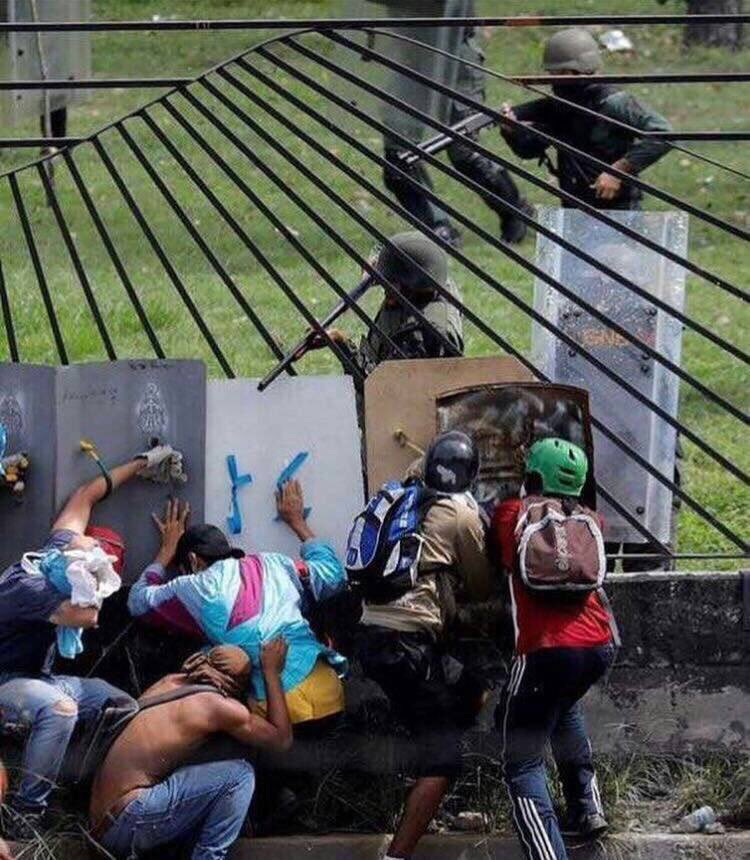 adais_casares's tweet image. Dejo esta foto por aquí para aquellos que hablan de "derechos humanos" para el chavismo.