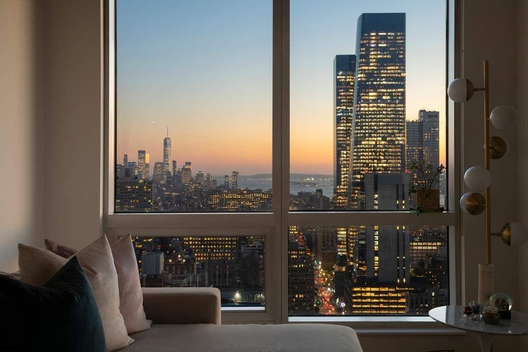 sofia70649's tweet image. Stunning high rise living room with floor-to-ceiling windows showcasing an epic sunset view 🌅, elegant modern decoration, and a stylish dining nook. Perfect for luxury city lifestyle! 
#LuxuryRealEstate